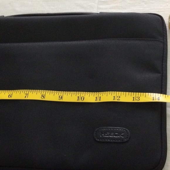 Laptop Hseok Case color black with front storage.Zippers to open NWOT - Picture 3 of 5